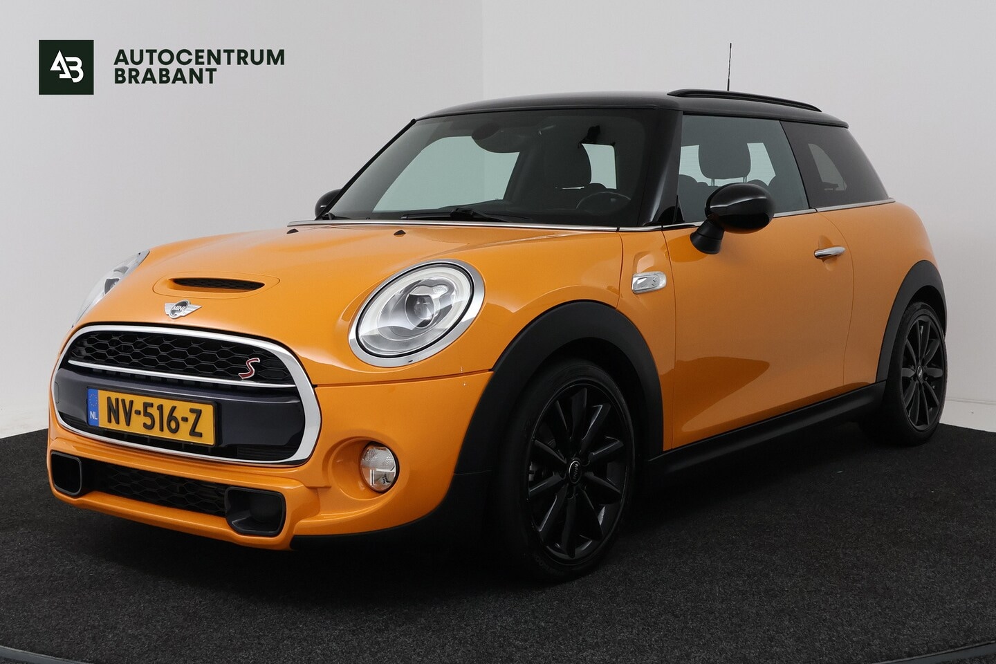 MINI 3-Deurs - 2.0 Cooper S Chili Serious Business (GROOT-NAVIGATIE, HEAD-UP, STOELVERWARMING, DEALER OND - AutoWereld.nl