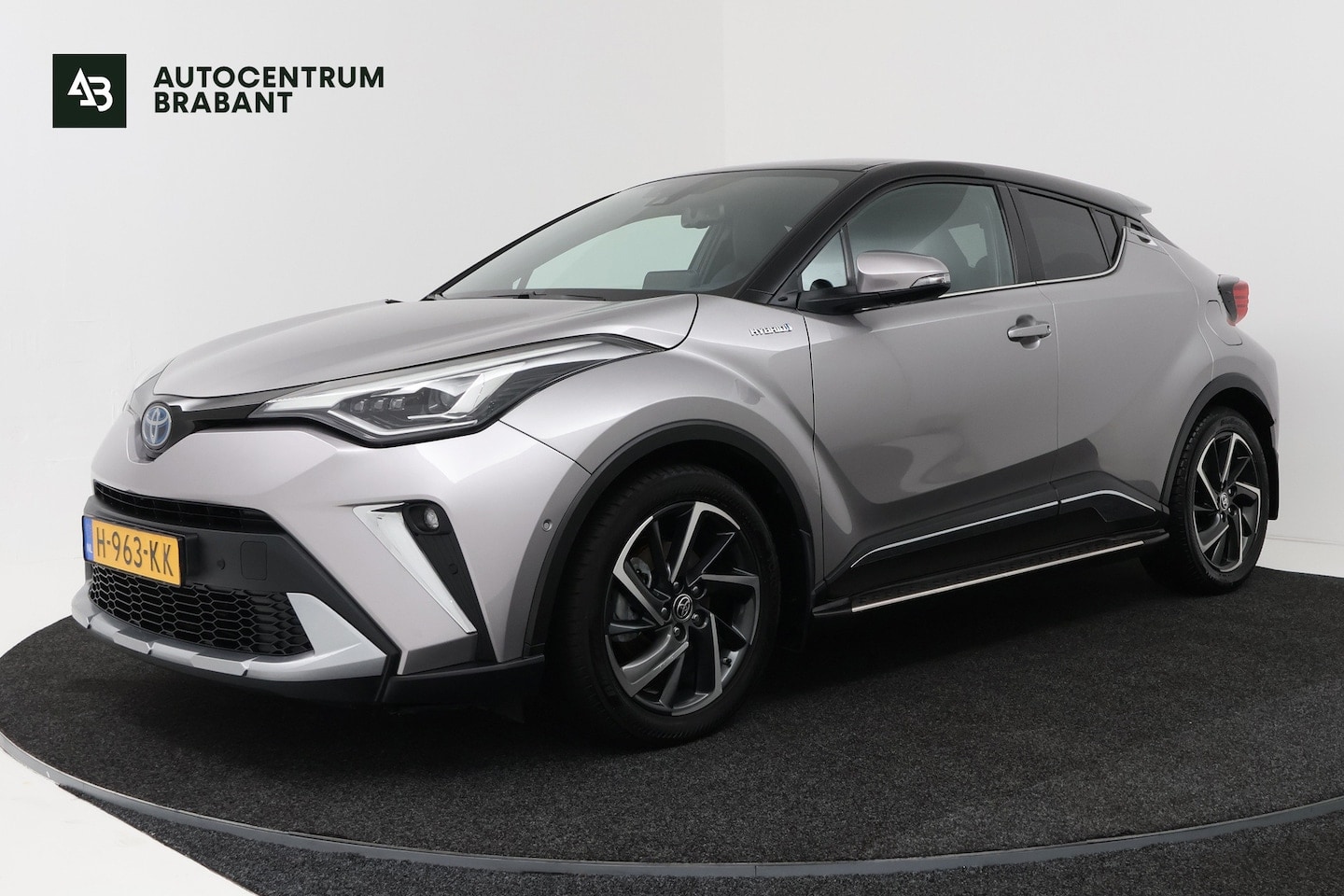 Toyota C-HR - 2.0 Hybrid Bi-Tone (SFEERVERLICHTING, STOELVERWARMING, ACHTERUITRIJCAMERA, PARKEERSENSOREN - AutoWereld.nl