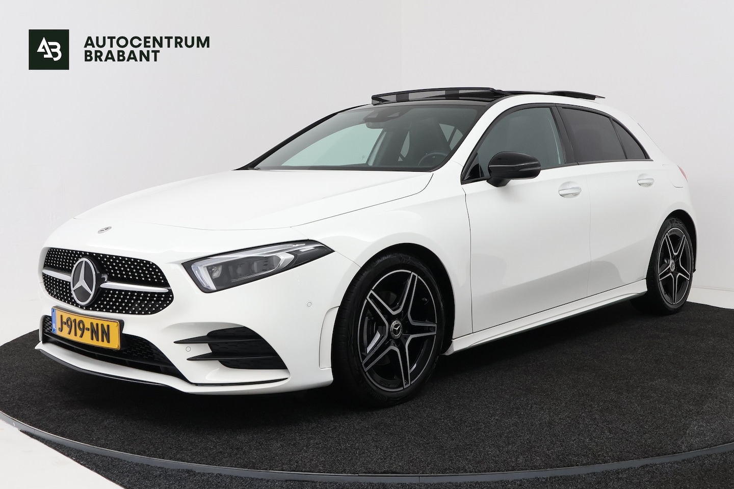 Mercedes-Benz A-klasse - 180 Business Solution AMG (PANORAMADAK, STOELVERWARMING, CAMERA, SFEERVERLICHTING, ELEKTR - AutoWereld.nl