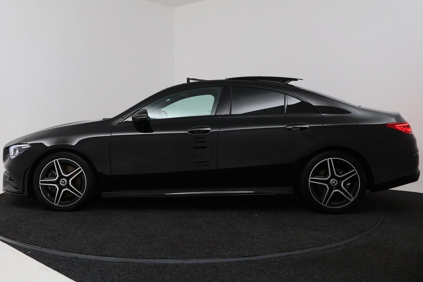 Mercedes-Benz CLA-Klasse - 200 Business Solution AMG (PANORAMADAK, STOELVERWARMING, SFEERVERLICHTING, CAMERA, CRUISE - AutoWereld.nl