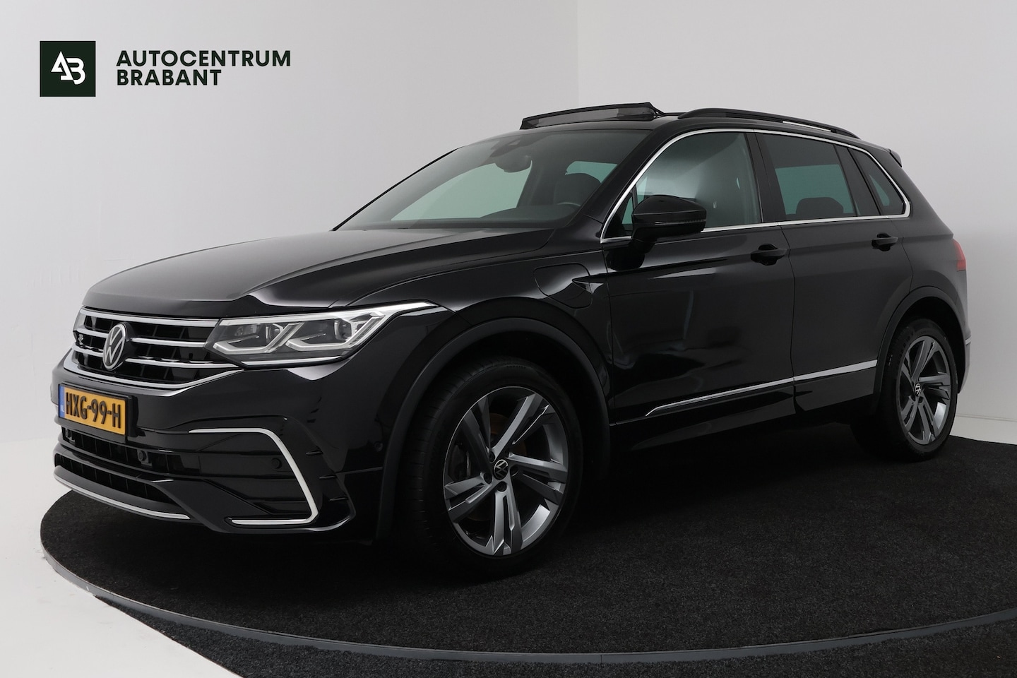 Volkswagen Tiguan - 1.4 TSI eHybrid R-Line Business+ (PANORAMADAK, CAMERA, CARPLAY, ADAPTIVE CRUISE, DEALER ON - AutoWereld.nl