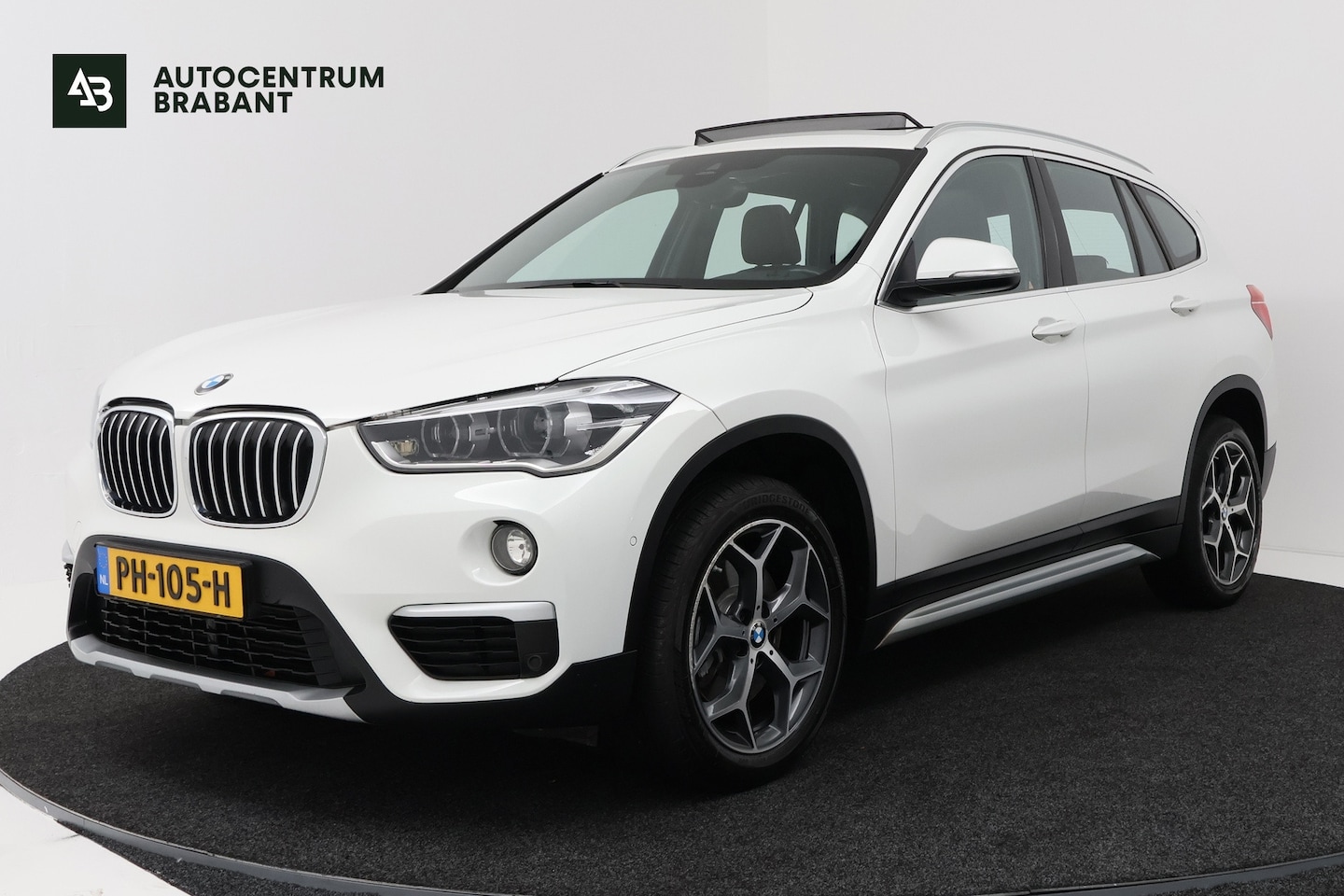 BMW X1 - SDrive20i Corporate Lease High Executive (PANORAMADAK, CAMERA, STOELVERWARMING, HEAD-UP DI - AutoWereld.nl