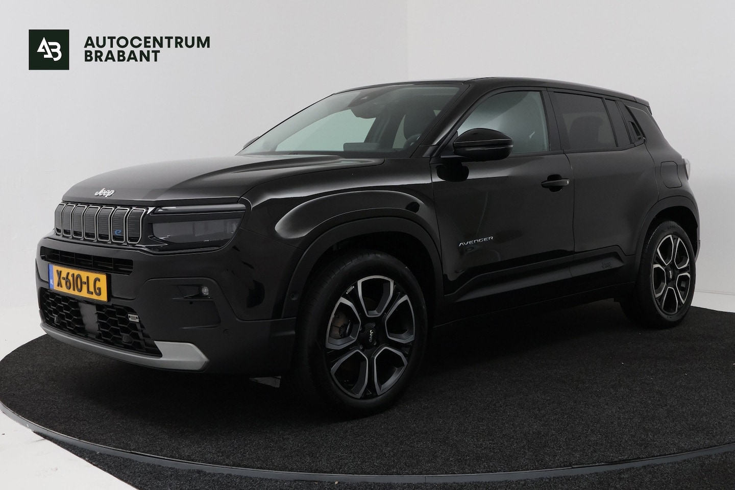Jeep Avenger - Summit 54 kWh SOH 95% (PARKEERSENSOREN, CRUISE CONTROL ADAPTIEF, CAMERA, NAVIGATIE) - AutoWereld.nl