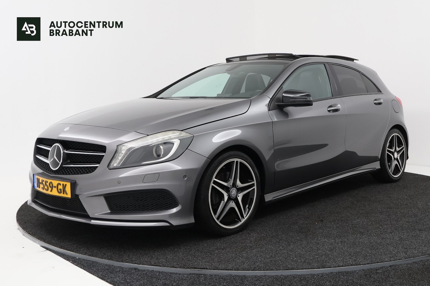 Mercedes-Benz A-klasse - 180 Amg (PANORAMADAK, STOELVERWARMING, PARKEERSENSOREN, CRUISE, LED) - AutoWereld.nl