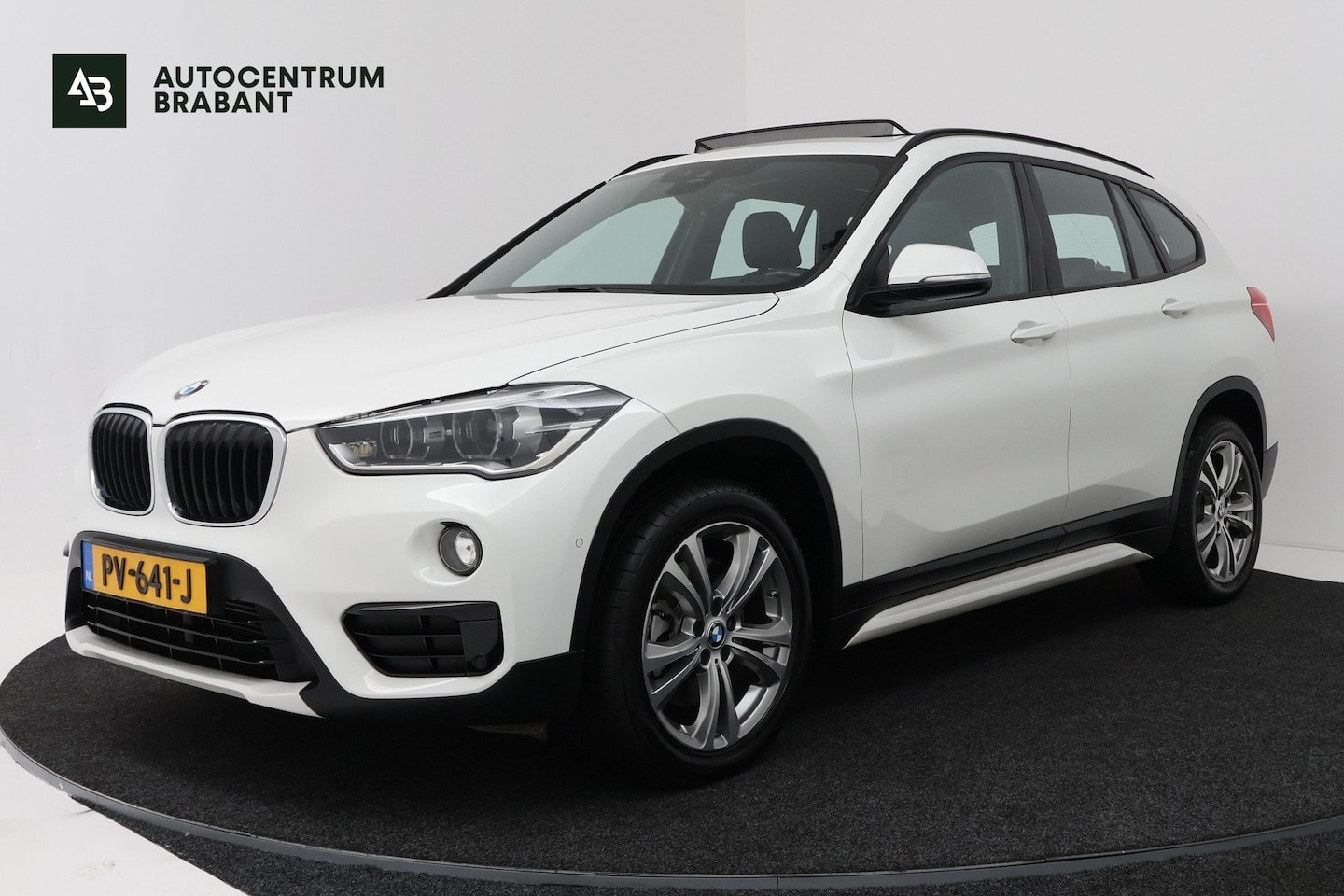 BMW X1 - SDrive20i Corporate Lease High Executive (PANORAMADAK, CAMERA, STOELVERWARMING, HEAD-UP DI - AutoWereld.nl