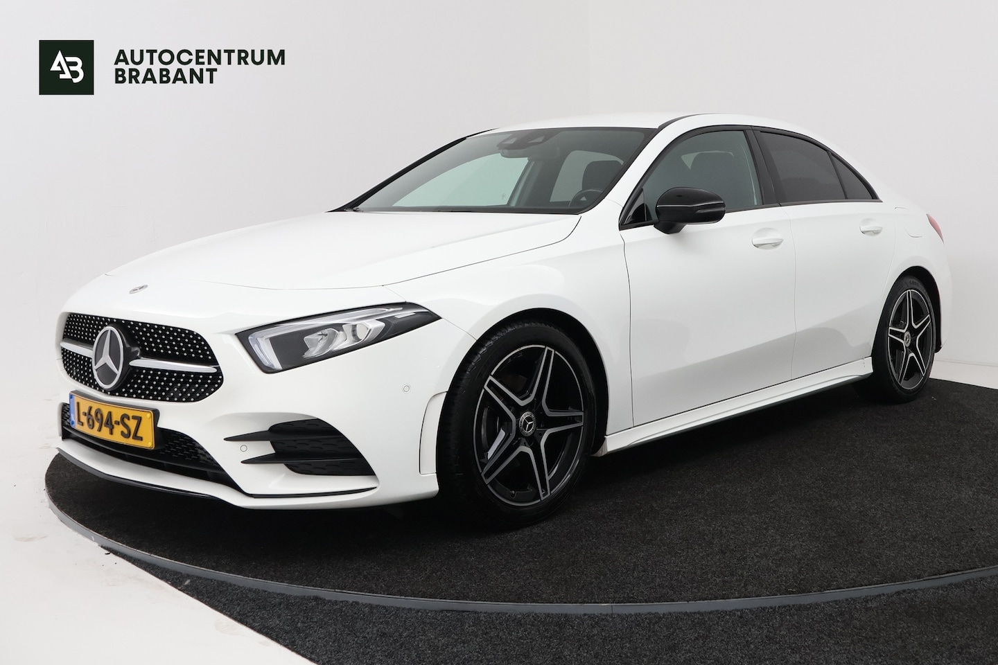 Mercedes-Benz A-klasse - 180 Business Solution AMG (STOELVERWARMING, SFEERVERLICHTING, CAMERA, NAVIGATIE, PARKEERSE - AutoWereld.nl