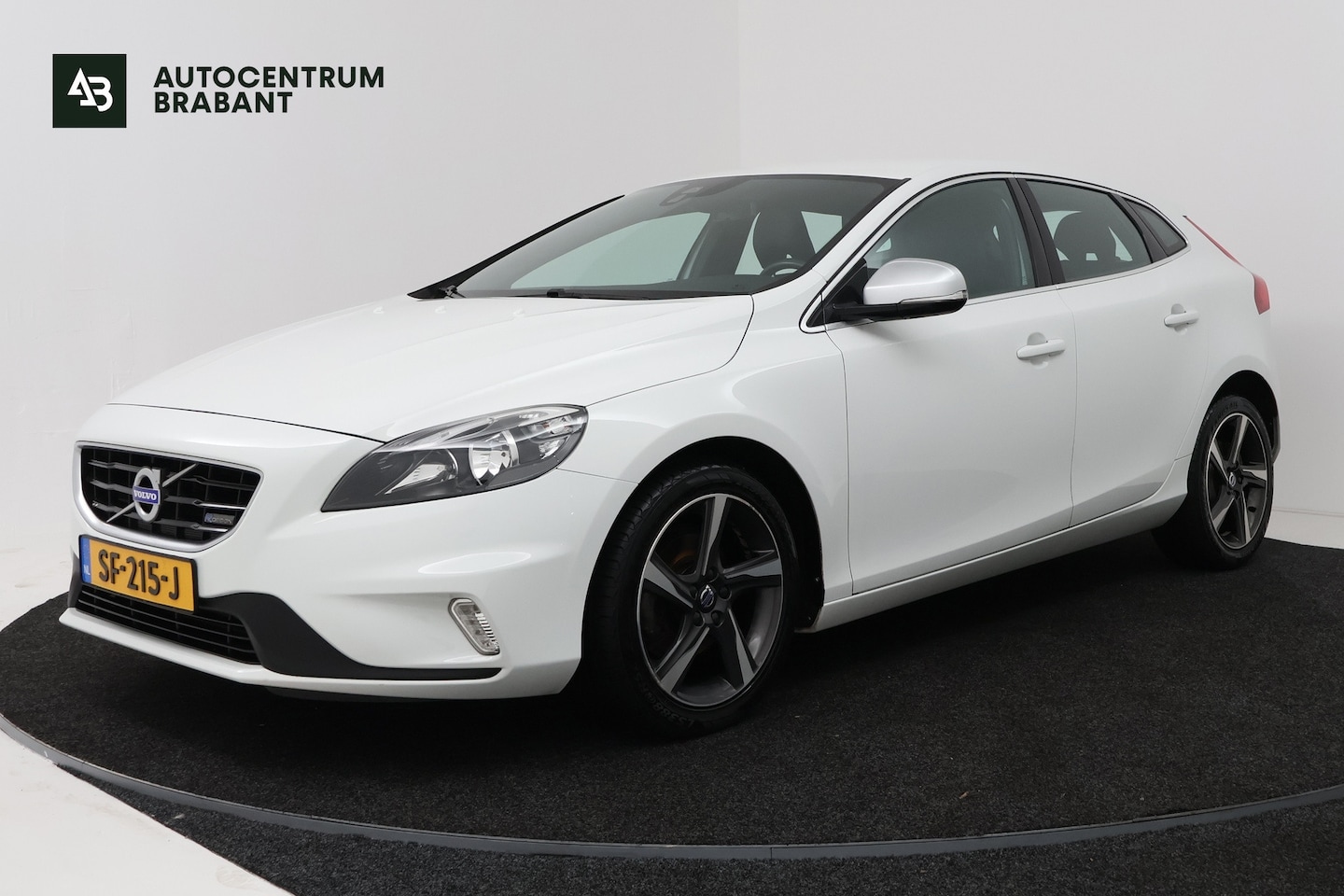 Volvo V40 - 1.6 T2 Summum (NAVIGATIE, CRUISE CONTROL, PARKEERSENSOREN) - AutoWereld.nl