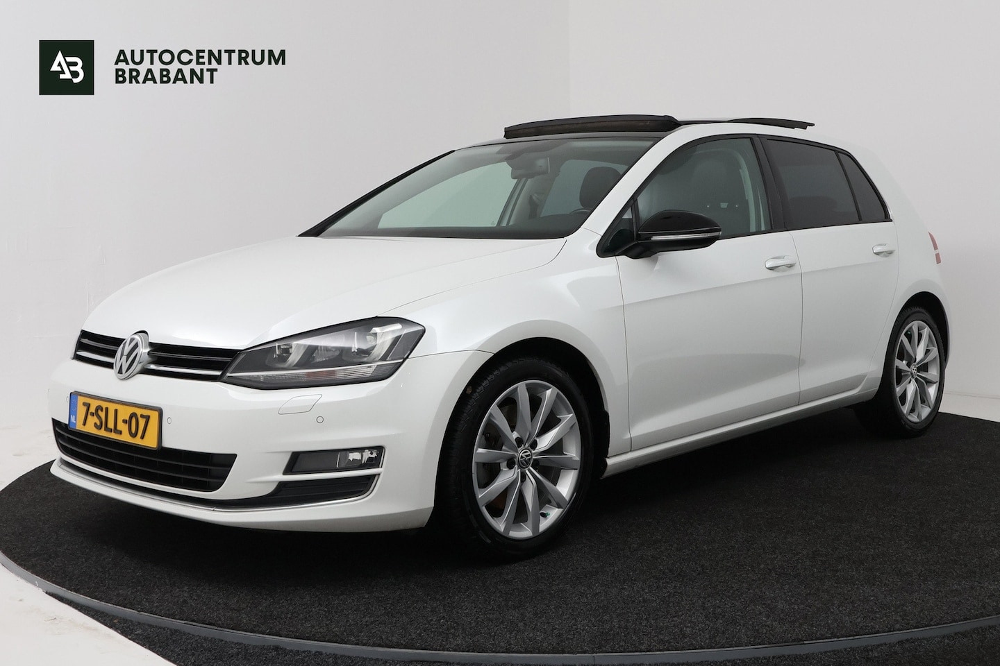 Volkswagen Golf - 1.4 TSI ACT Highline (PANORAMADAK, TREKHAAK, CAMERA, STOELVERWARMING, NAVIGATIE, PARKEERSE - AutoWereld.nl