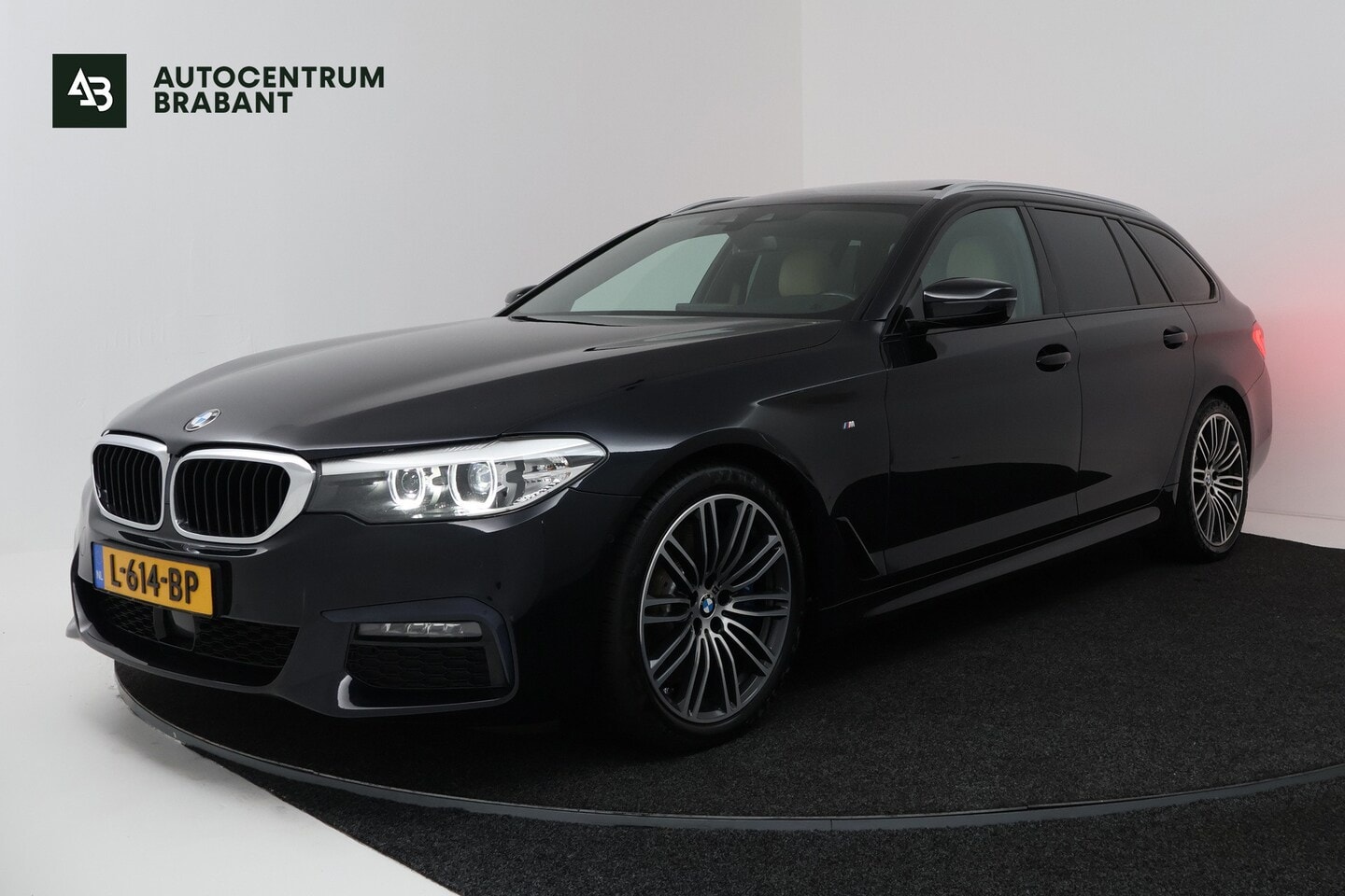 BMW 5-serie Touring - 540i xDrive High Executive (PANORAMADAK, ADAPTIEVE CRUISE, SFEERVERLICHTING, DEALER ONDERH - AutoWereld.nl