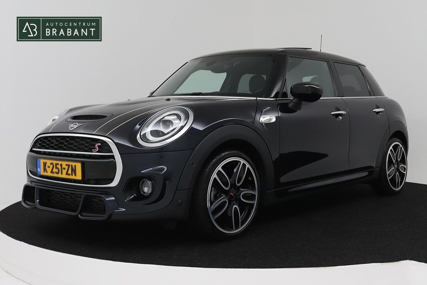 MINI Cooper S - 2.0 Chili JCW Pakket (PANORAMADAK, DEALER ONDERHOUDEN, HEAD-UP, CARPLAY, NAVIGATIE, STOELV - AutoWereld.nl