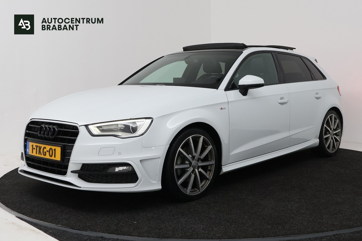 Audi A3 Sportback - 1.4 TFSI CoD Ambition Pro Line S Automaat (PANORAMADAK, CLIMA, CAMERA, LED, PDC. CRUISE) - AutoWereld.nl