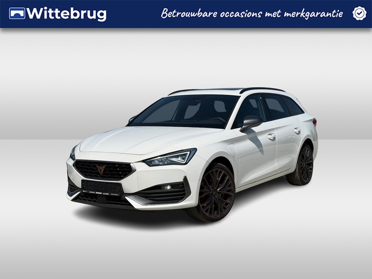 CUPRA Leon Sportstourer - 1.4 e-Hybrid 245pk Performance DSG Automaat / Panorama schuifdak / Navigatie / Kuipstoelen - AutoWereld.nl