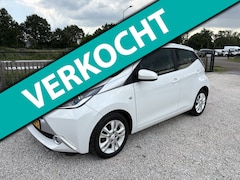 Toyota Aygo - 1.0 VVT-i x-play Automaat, LED, Camera
