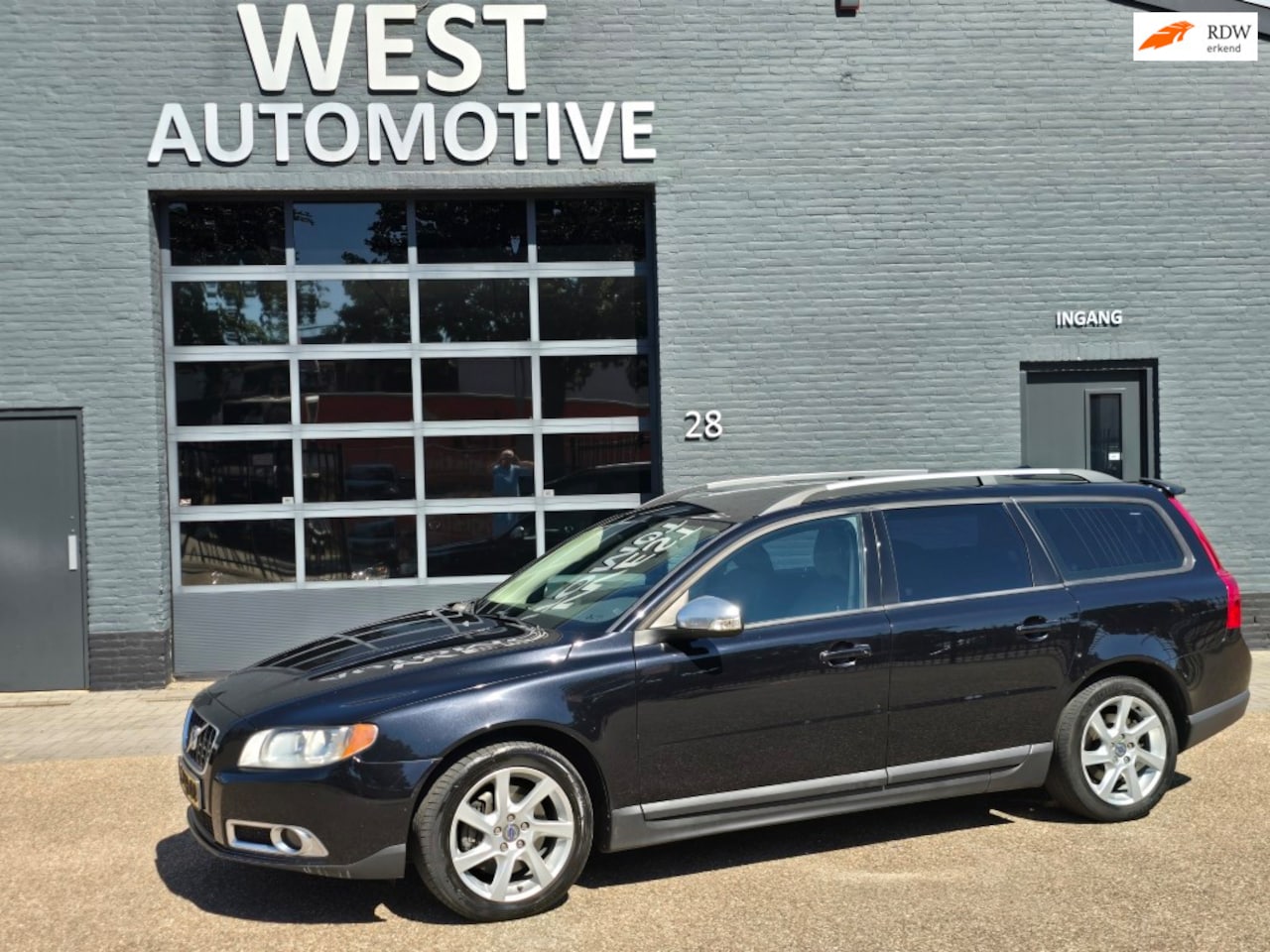 Volvo V70 - 2.4D Summum RIJDT ZEER GOED !!! AUTOMAAT - AutoWereld.nl