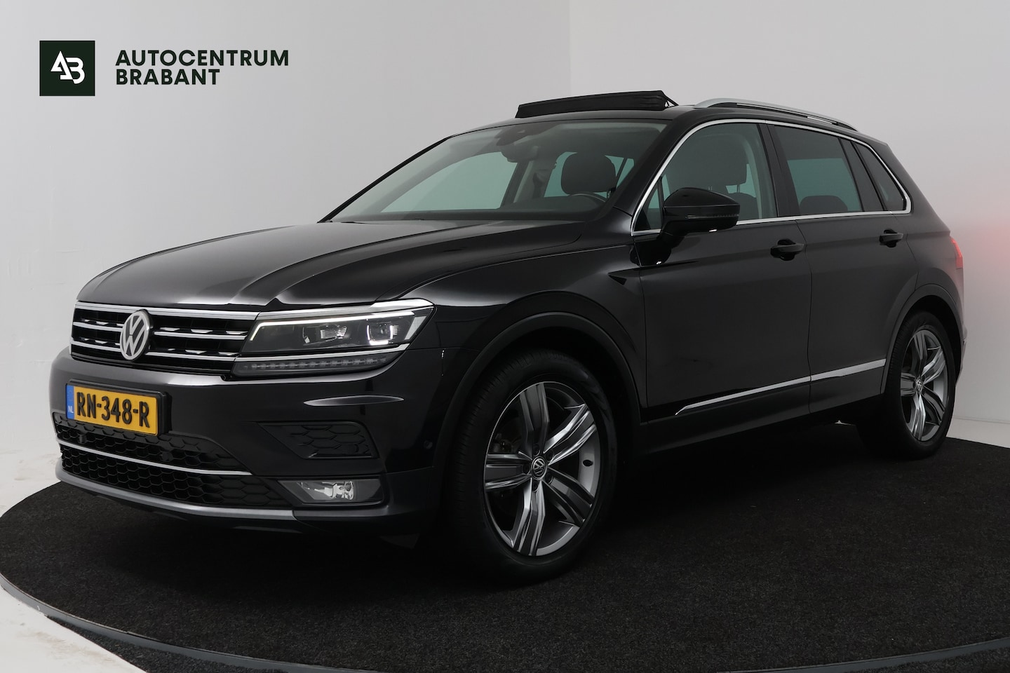 Volkswagen Tiguan - 1.4 TSI ACT Highline (PANORAMADAK, CAMERA, DIGITALE COCKPIT, TREKHAAK WEGKLAPBAAR, MASSAGE - AutoWereld.nl