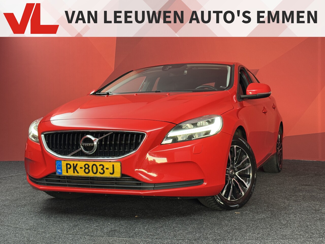 Volvo V40 - 2.0 T2 Nordic+  | Navigatie | Stoel verwarming | Trekhaak | - AutoWereld.nl
