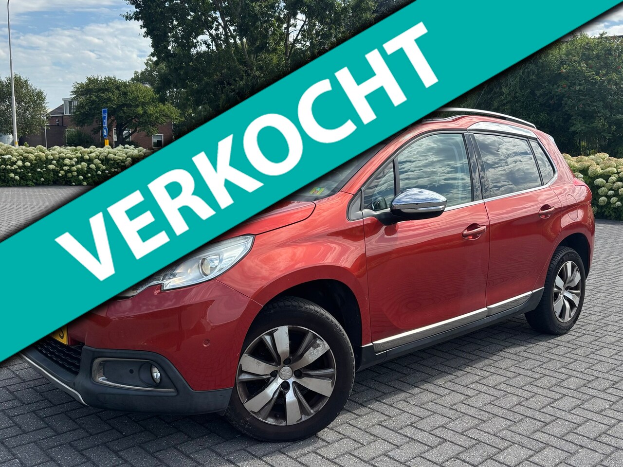Peugeot 2008 - 1.2 PureTech Allure | automaat | Cruise control | Climate control | parkeersensoren | Pano - AutoWereld.nl