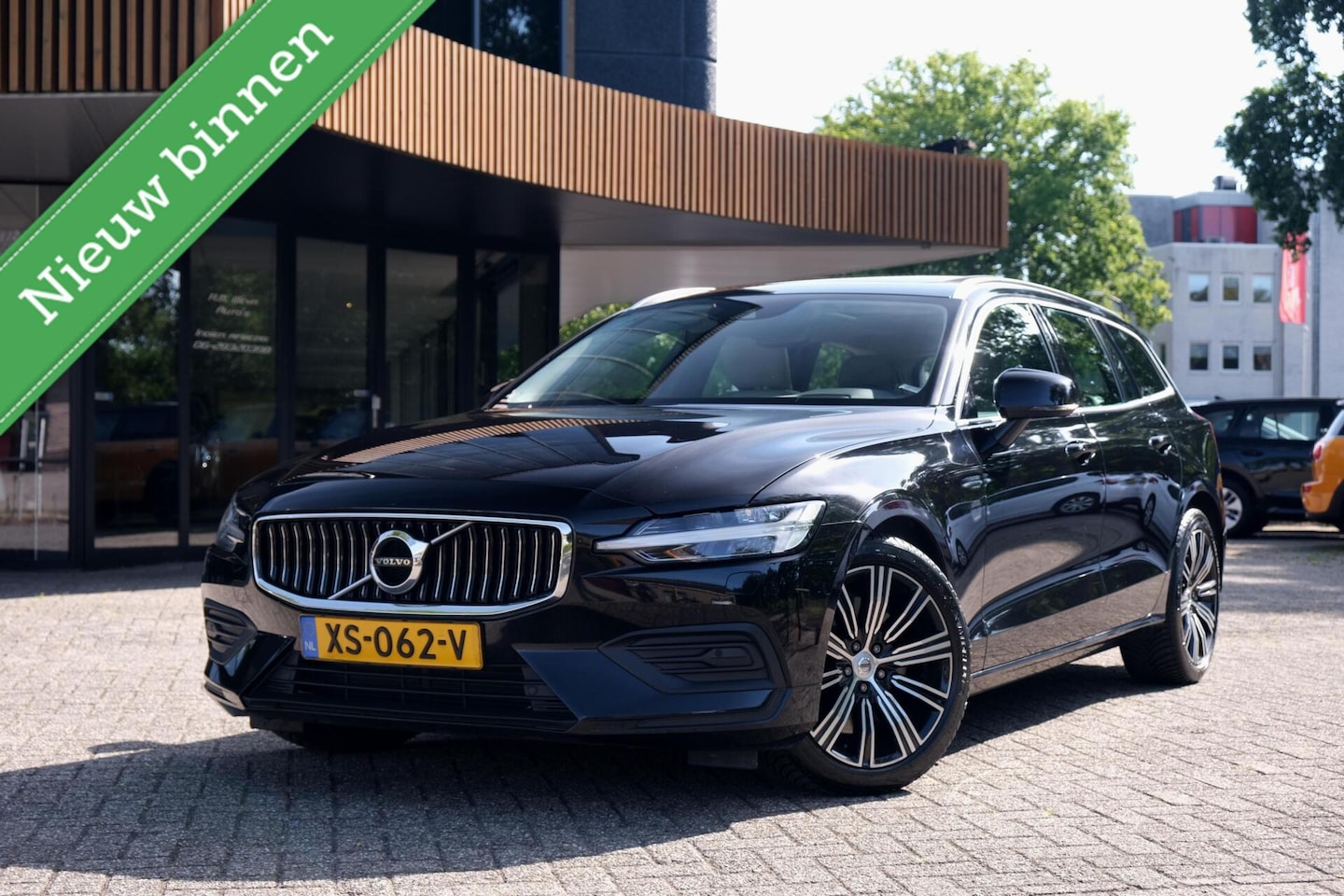 Volvo V60 - 2.0 T5 Momentum|Rijklaar!|Pano|HK|HUD|ACC|PilotAssist|Carplay|Head-up|HarmanKardon|Winterp - AutoWereld.nl