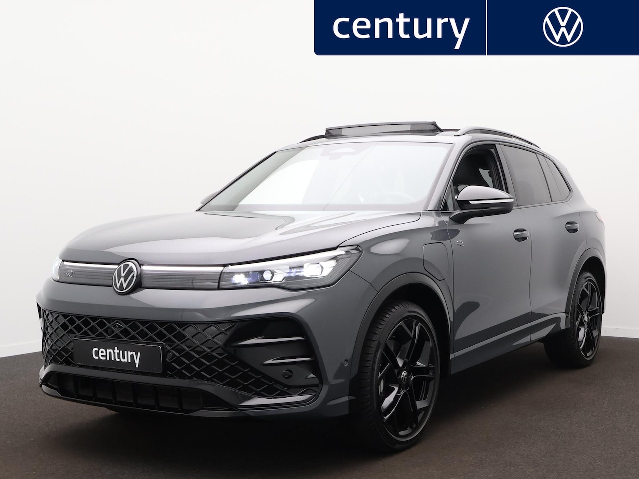 Volkswagen Tiguan - 1.5 eHybrid R-Line Panoramadak / Stoelen massagefunctie / Camera - AutoWereld.nl