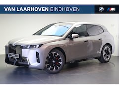 BMW iX - xDrive60 M Sport / Panoramadak Sky Lounge / Trekhaak / Bowers & Wilkins / M Multifunctione