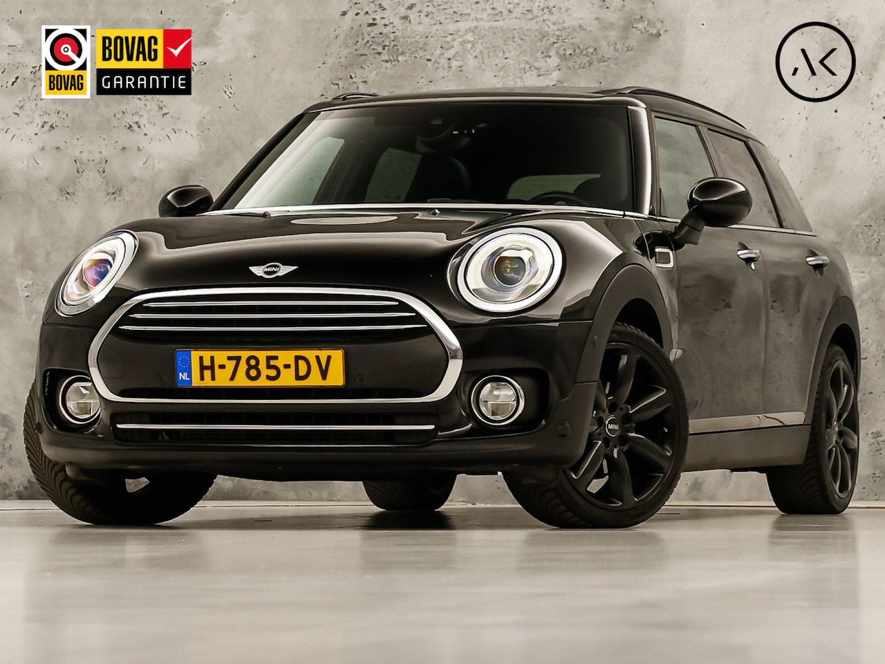 MINI Clubman - 1.5 Chili Black Sport Automaat (PANORAMADAK, NAVIGATIE, LEDEREN SPORTSTOELEN, STOELVERWARM - AutoWereld.nl