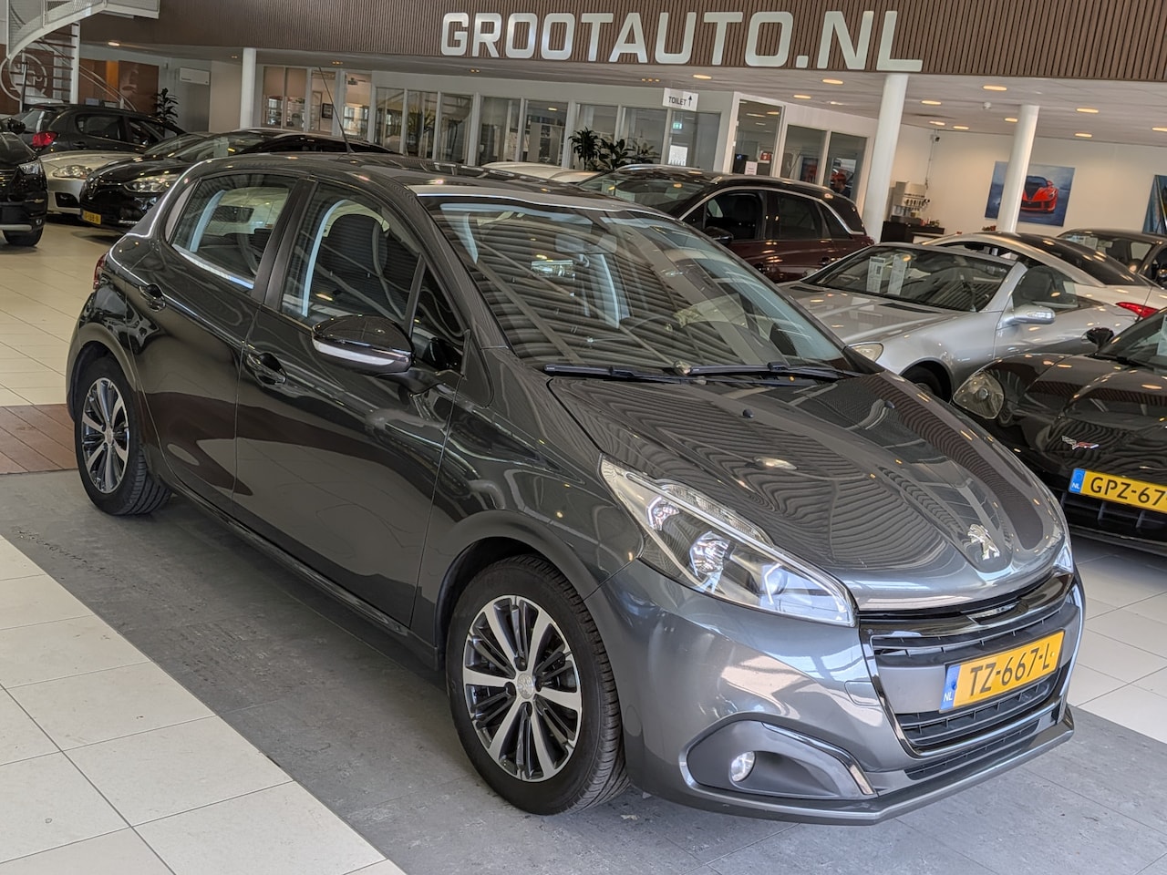 Peugeot 208 - 1.2 PureTech Active Panoramadak, Airco, Cruise Control, Trekhaak, Stuurbekrachtiging - AutoWereld.nl