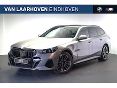 BMW 5-serie Touring - 530e Automaat / Panoramadak / Bowers & Wilkins / Trekhaak / Adaptieve LED / Stoelventilati