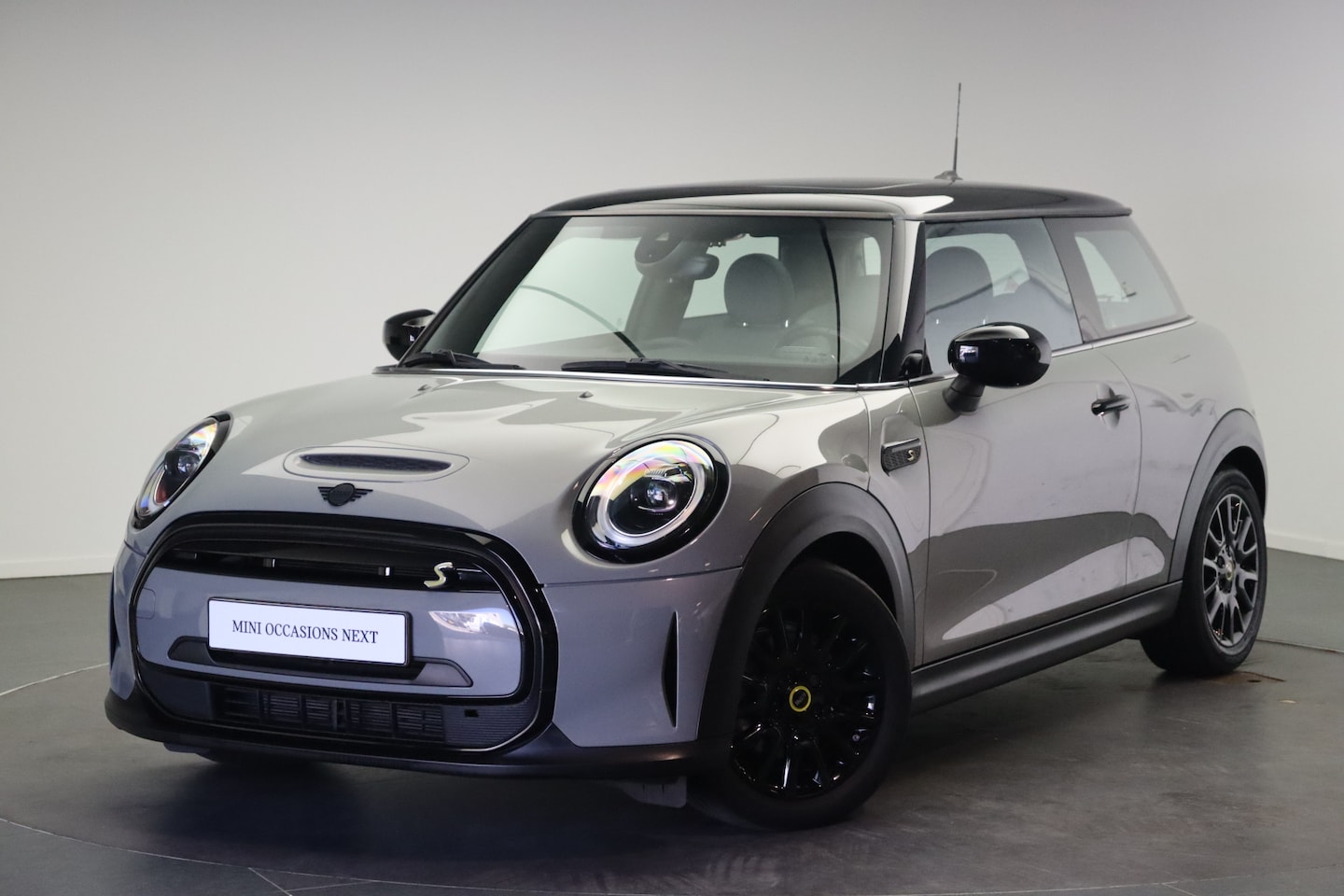 MINI Electric - Classic / Panoramadak / Sportstoelen / LED / Cruise Control - AutoWereld.nl