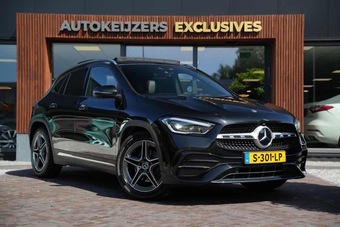 Mercedes-Benz GLA-Klasse - 200 AMG Panoramadak Multibeam LED Trekhaak - AutoWereld.nl