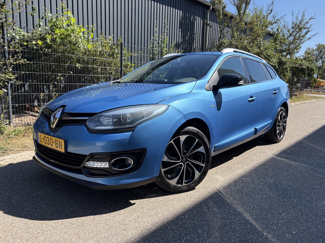 Renault Mégane Estate - 1.2 TCe Bose / AUTOMAAT / NAVI / CRUISE / AIRCO CLIMATE - AutoWereld.nl