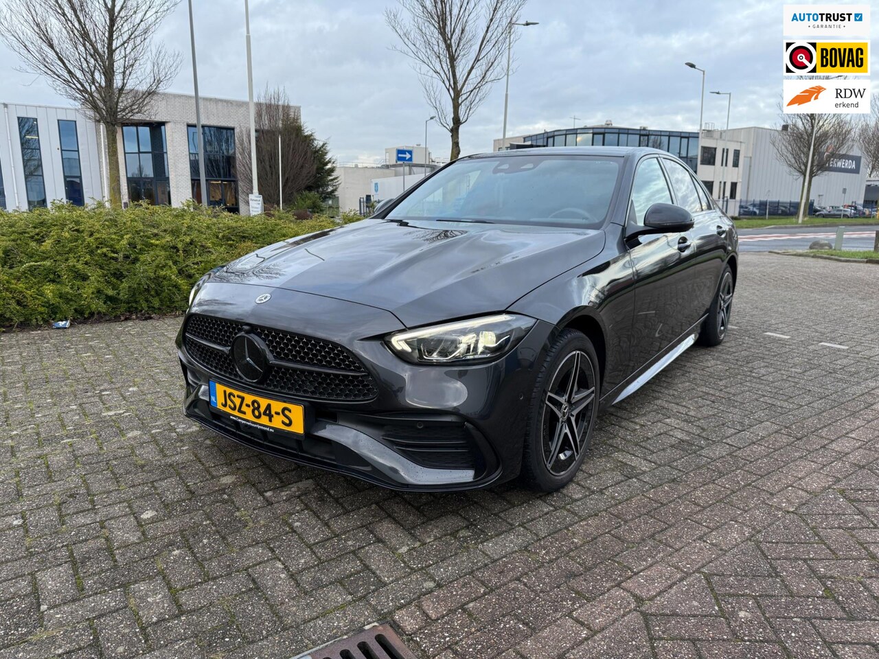 Mercedes-Benz C-klasse - 300 e AMG Line 268pk Night-Pakket plug in panoramadak massage camera stoelkoeling - AutoWereld.nl