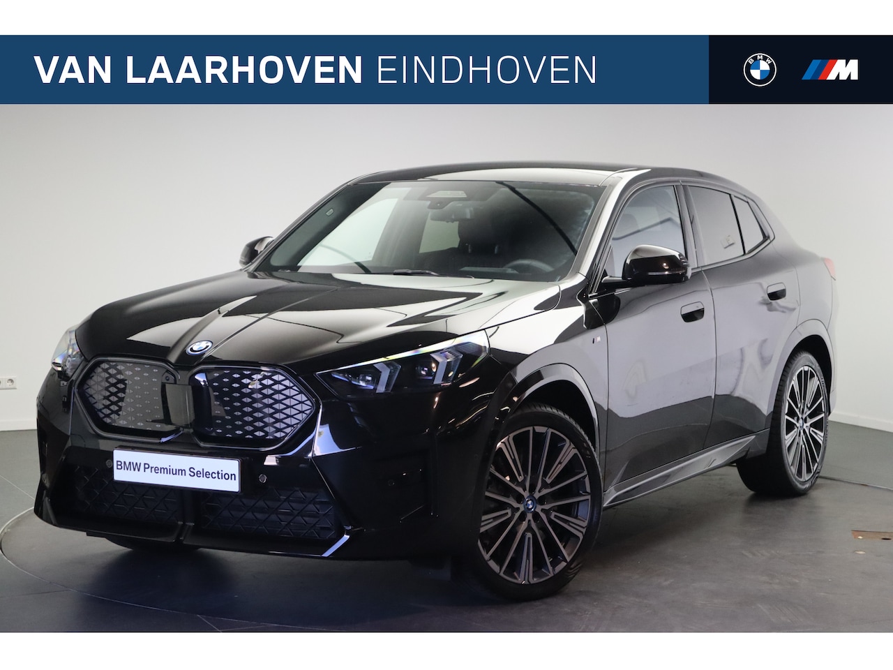 BMW iX2 - eDrive20 M Sport / Trekhaak / Sportstoelen / Adaptieve LED / Head-Up / Comfort Access / M - AutoWereld.nl