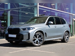 BMW X5 - xDrive50e M Sport Automaat / Panoramadak / Comfortstoelen / Parking Assistant Professional