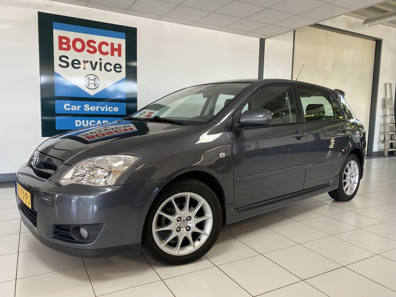 Toyota Corolla - 1.6 VVT-i Sport Anniversary 5 Drs Trekhaak /Navigatie /Airco - AutoWereld.nl