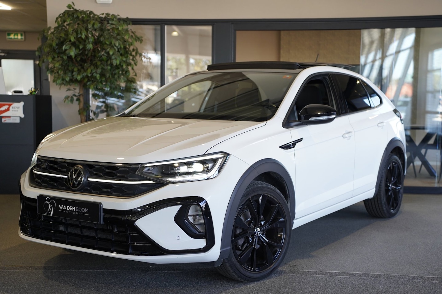 Volkswagen Taigo - 1.5 TSI 2x R-Line Black Style Pano IQ Led Virtual Trekhaak ACC - AutoWereld.nl