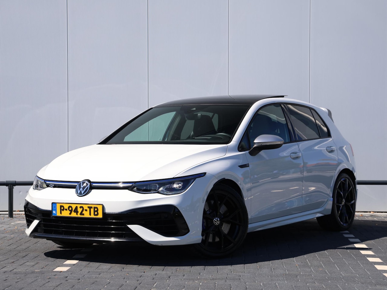 Volkswagen Golf - 2.0 TSI R 4Motion 320Pk DSG | Panoramadak | Led Matrix | Harman Kardon | Head-up display | - AutoWereld.nl