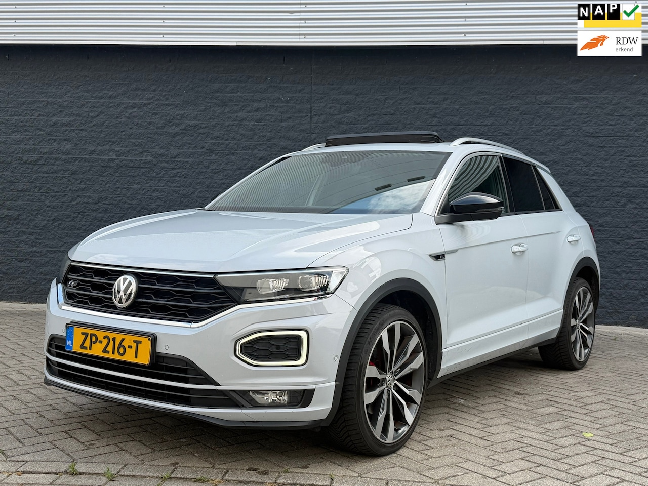 Volkswagen T-Roc - 1.5 TSI R-LINE DSG/PANO/LED - AutoWereld.nl