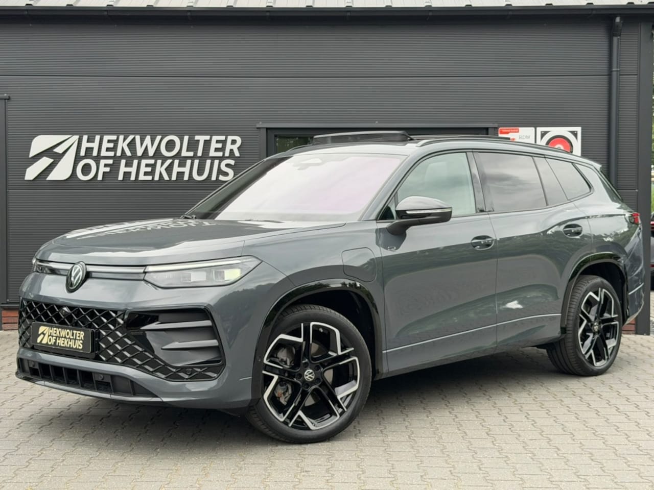 Volkswagen Tayron - 1.5 eHybrid 272PK R-line | Black Style | Trekhaak | Pano | Groot scherm | Camera - AutoWereld.nl