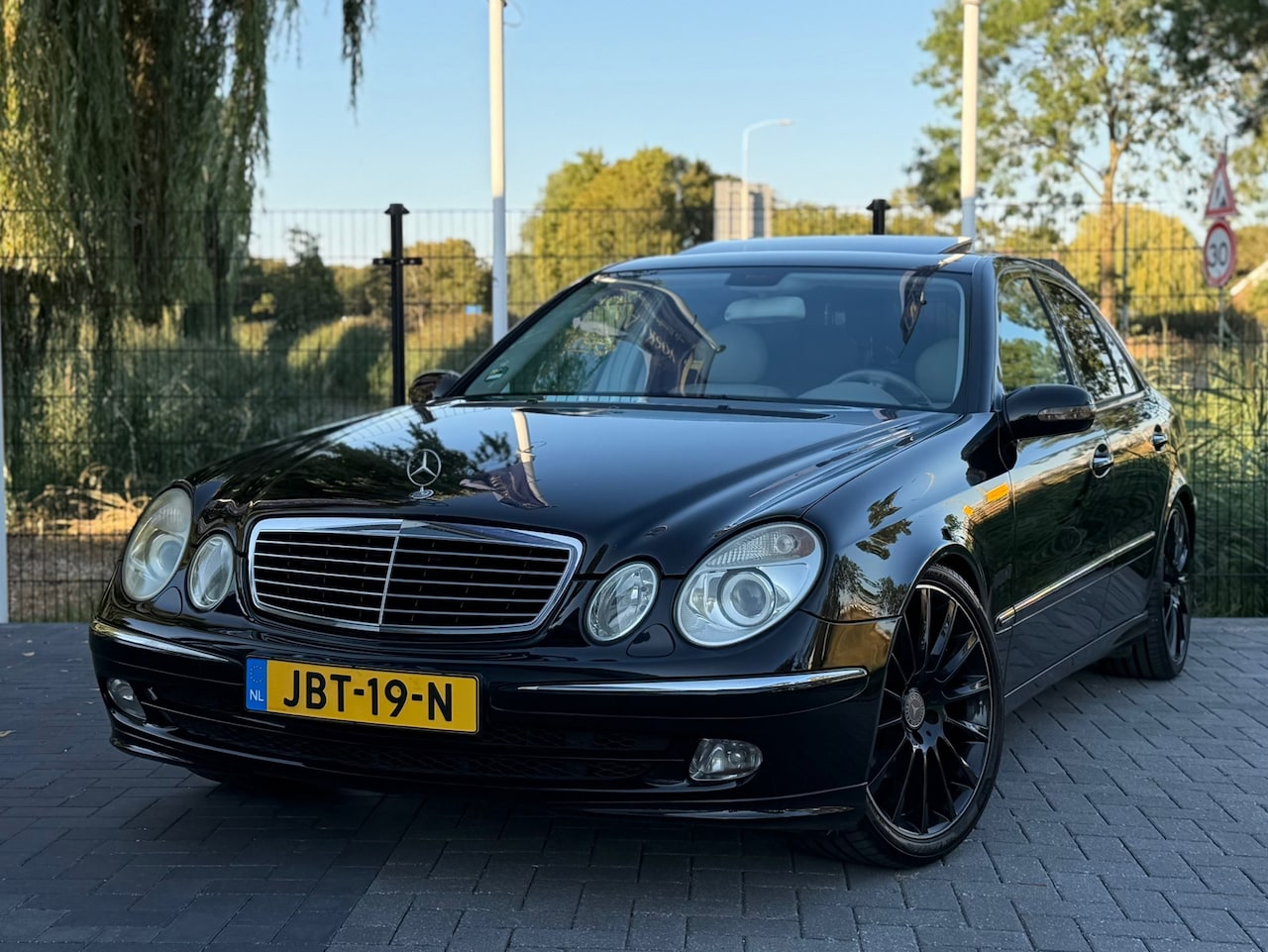 Mercedes-Benz E-klasse - 320 Avantgarde AUT / CLIMA / CRUISE / LEDER / SCHUIFDAK - AutoWereld.nl