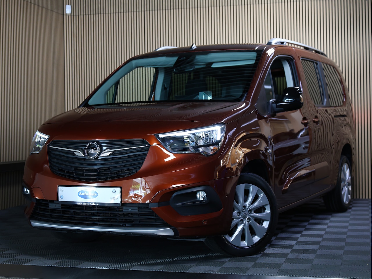 Opel Combo - 1.2 Turbo Innovation XL 7pers AUTOM NAVI Carplay TREKH 360 Cam L2H1 '21 - AutoWereld.nl