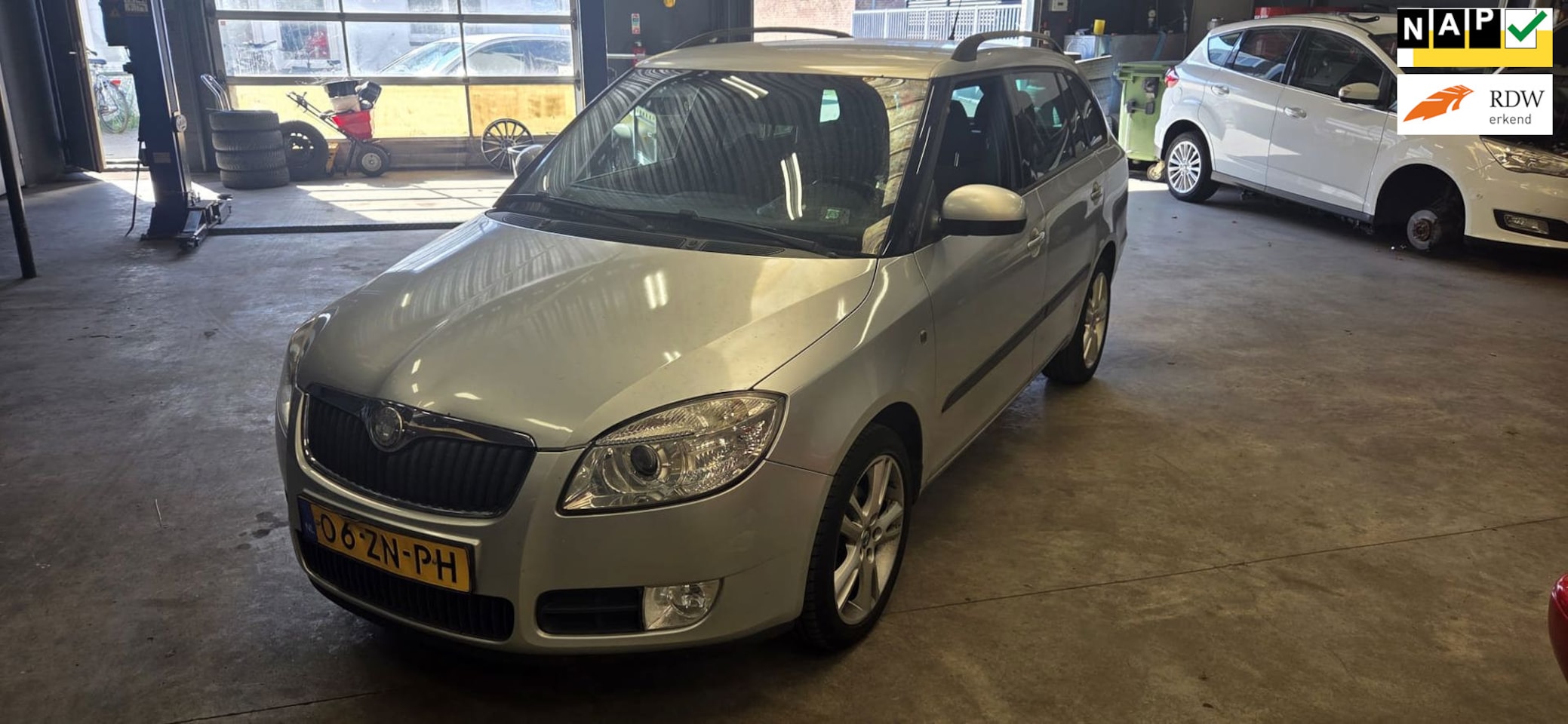 Skoda Fabia Combi - 1.6-16V Sport airco trekhaak lm velgen - AutoWereld.nl