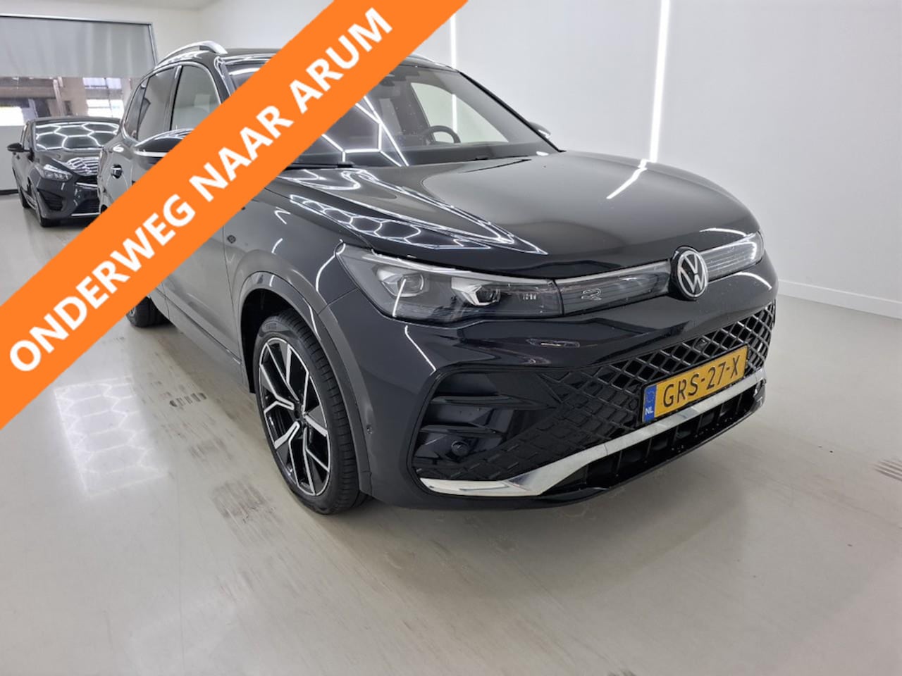 Volkswagen Tiguan - 1.5 eHybrid R-Line Business BOMVOL | PANO | VOL LEER | TREKH. | MATRIX LED - AutoWereld.nl