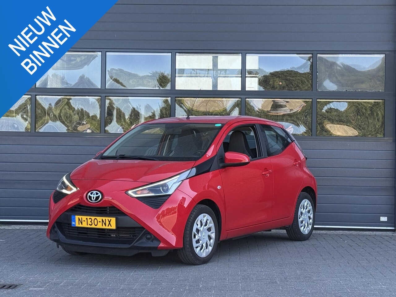 Toyota Aygo - 1.0 VVT-I X-PLAY I APPLE CARPLAY I ANDROID AUTO I P-CAMERA I 5-DEURS I UNIEKE KM-STAND - AutoWereld.nl
