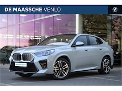 BMW iX2 - eDrive20 M Sport / Panoramadak / Sportstoelen / Adaptieve LED / Comfort Access / Achteruit
