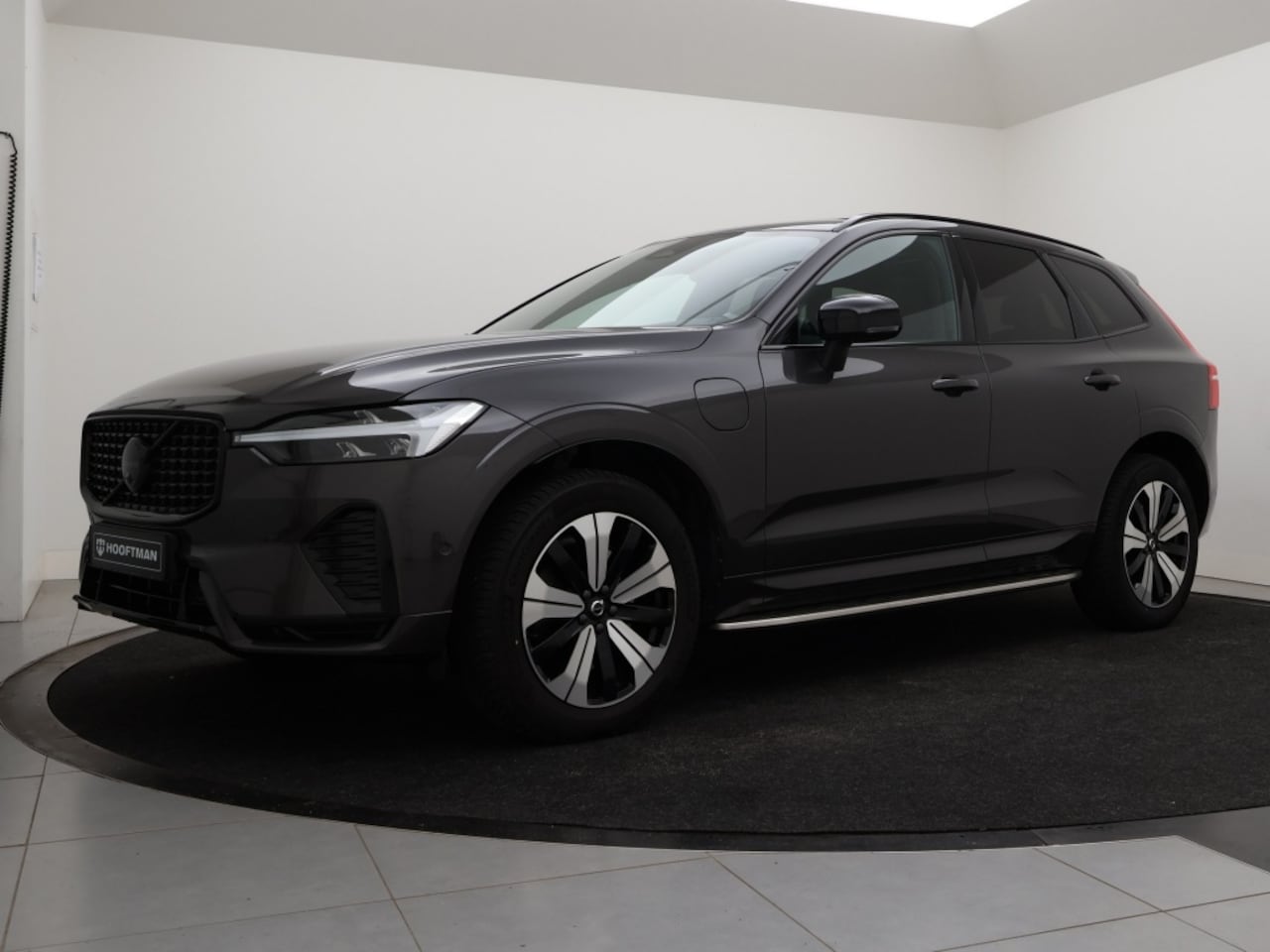 Volvo XC60 - T8 PLUG-IN HYBRID PLUS DARK GEVENTILEERDE STOELEN SCHUIFDAK 360G - AutoWereld.nl
