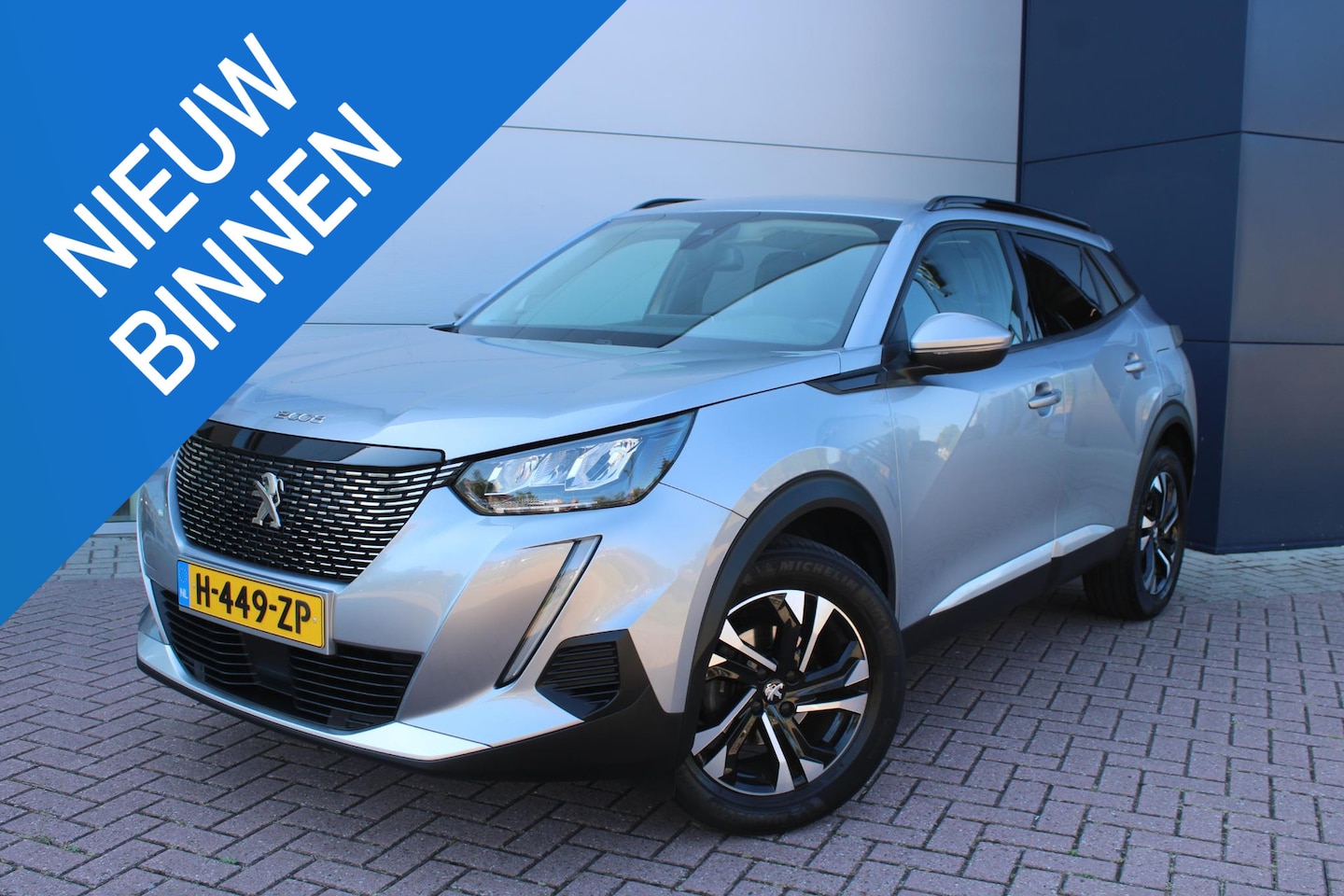 Peugeot 2008 - 1.2 PureTech 130pk Allure Airco Navi Camera Carplay Dealer onderhouden - AutoWereld.nl