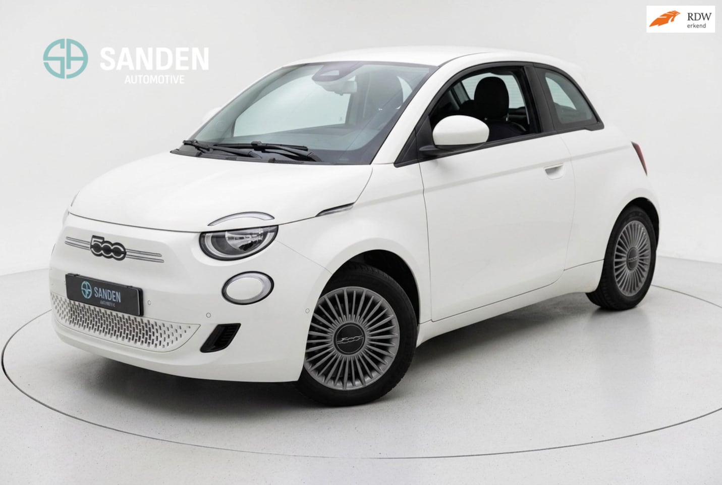 Fiat 500 - Urban 42 kWh|Automaat|Navi|UConnect|360 Camera|Stoelverwarming|Dodehoek - AutoWereld.nl