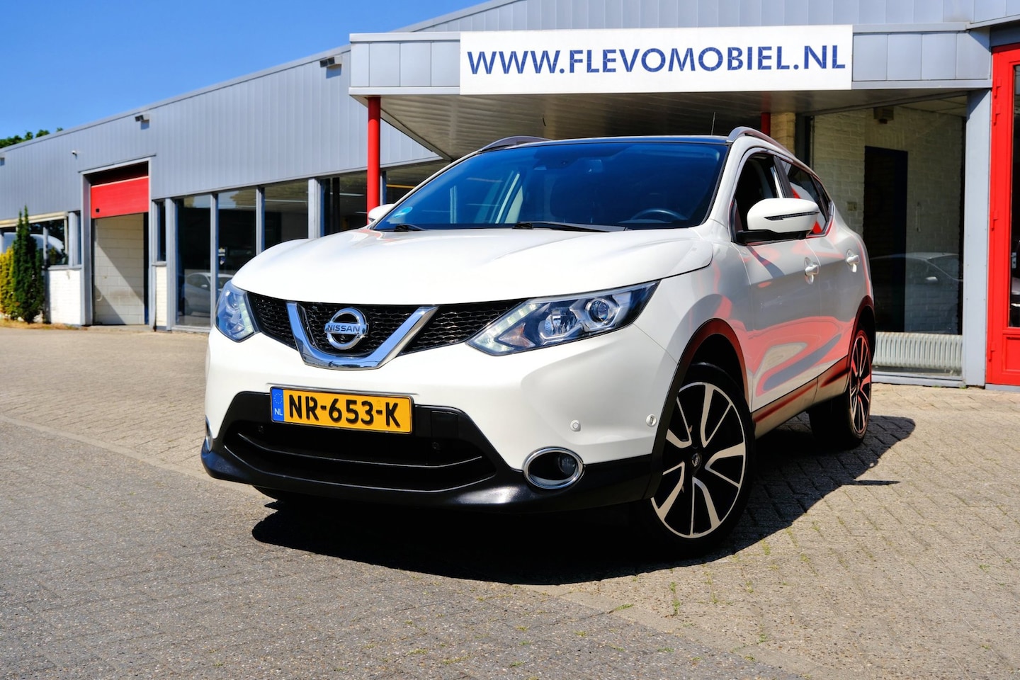 Nissan Qashqai - 1.2 Tekna + Pano|Leder|Navi|360Cam|LMV - AutoWereld.nl
