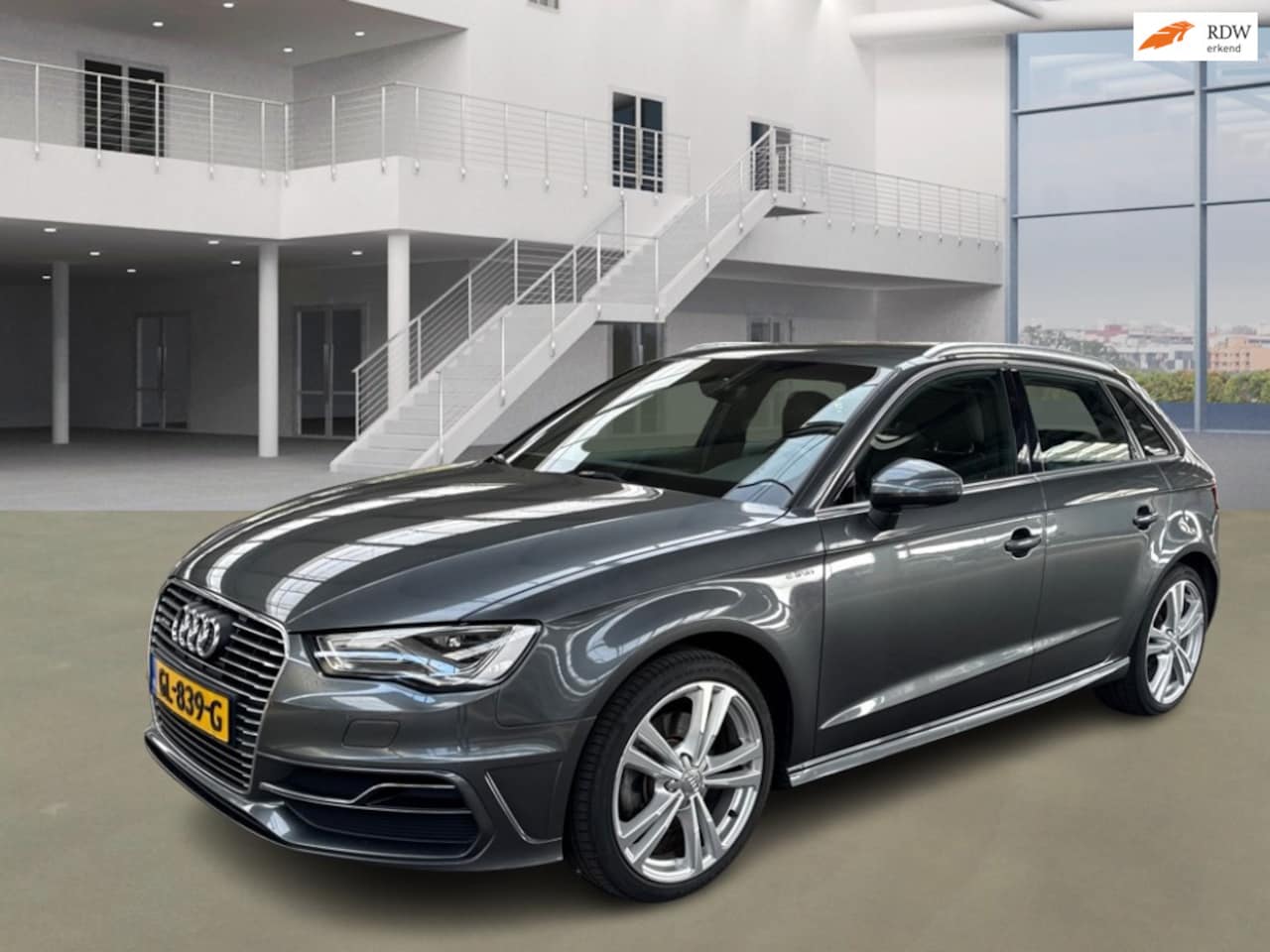 Audi A3 Sportback - 1.4 e-tron PHEV Ambition Pro Line plus|ECC|CRUISE|P SENSOR|TREKHAAK|HALF LEDER - AutoWereld.nl