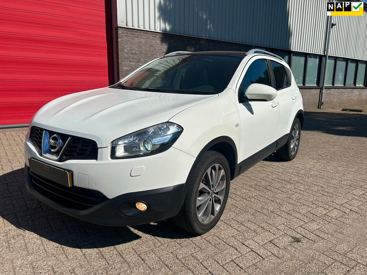 Nissan Qashqai - 2.0 Tekna Panoramadak. trekhaak. camera. - AutoWereld.nl